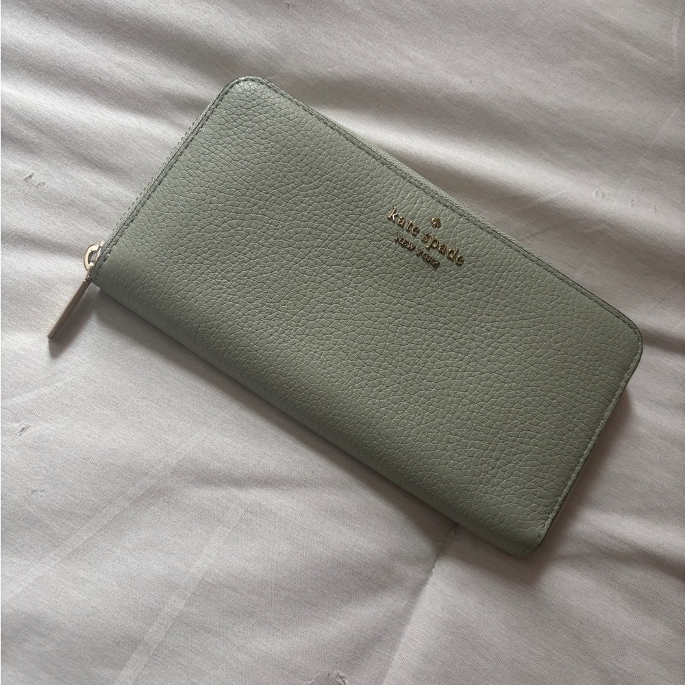 Kate Spade Zip Around Continental Wallet ♠️